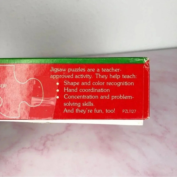 Vintage kids Christmas puzzle Springbok Peppermint Puppy 48 piece - Picture 6 of 8